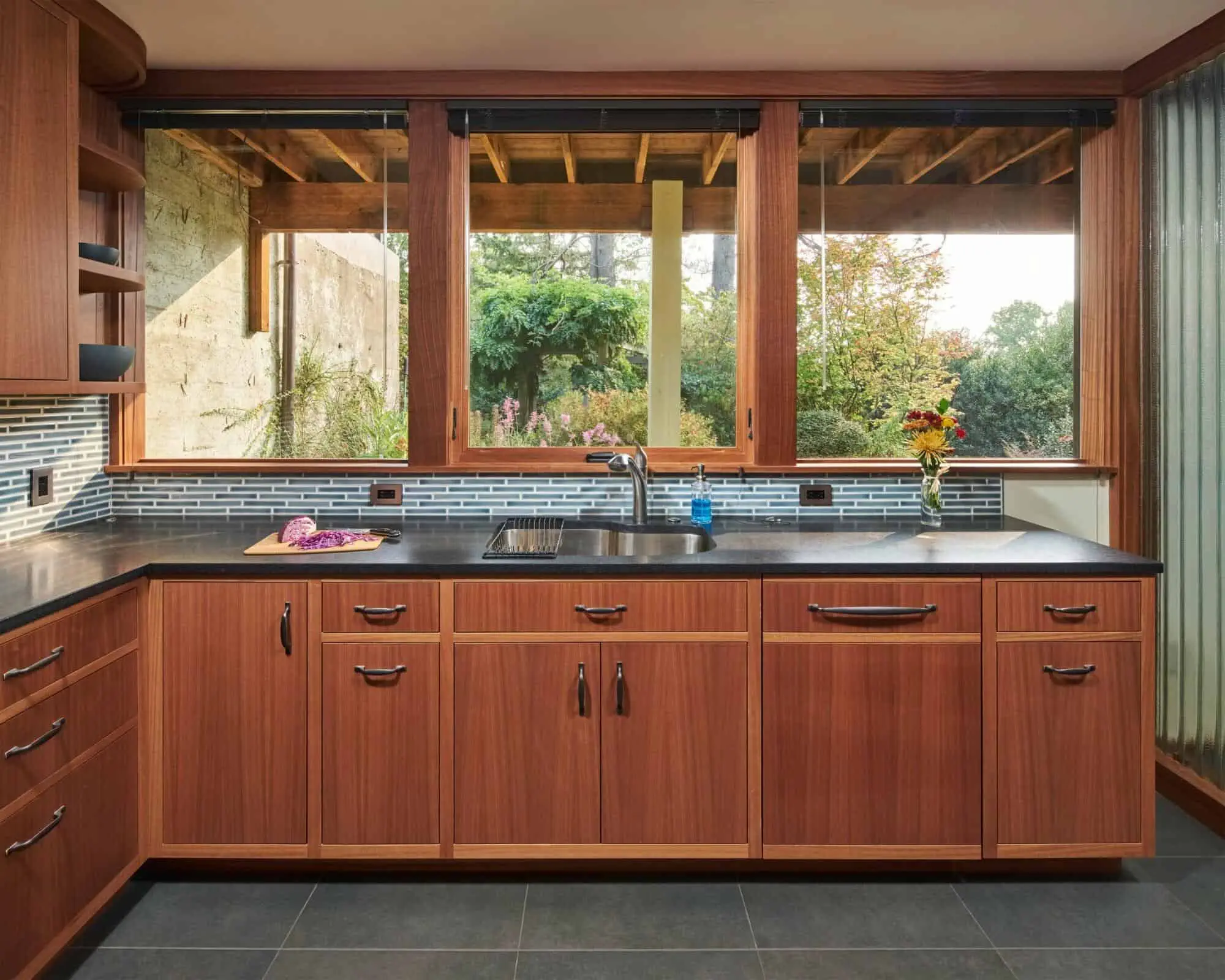 kodis-salmon-kitchen sink wall