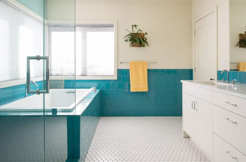 whitman-master bath tub